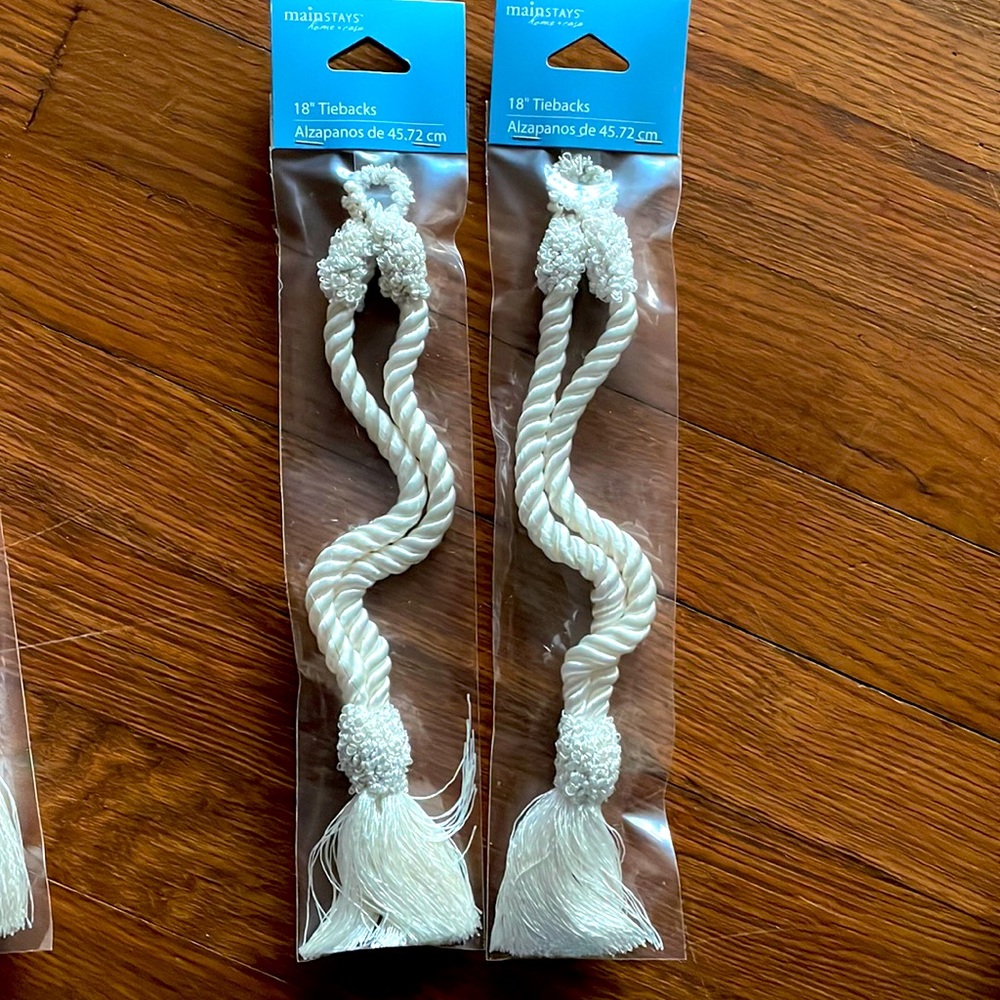 NWT Mainstays curtain drape tiebacks. 18”. Ivory. Lot Set of 2.